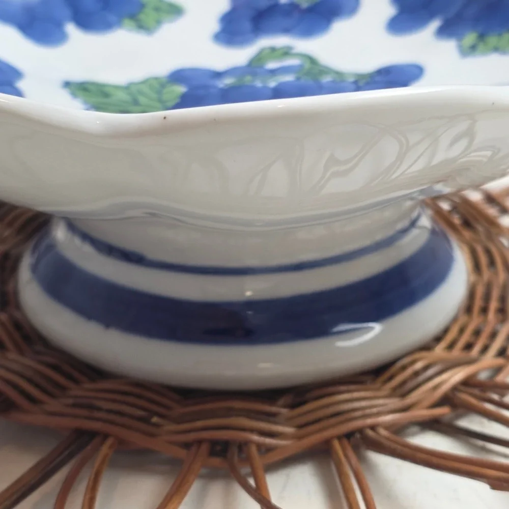 Vintage‎ Hand Painted Ceramic Grape Pedestal Bowl Scalloped Blue White Dish 7.5